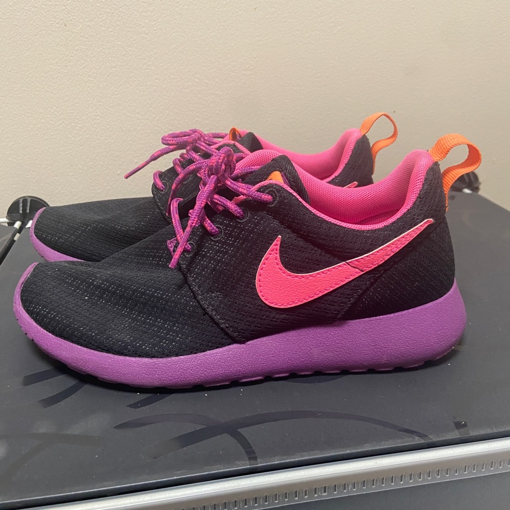 Kids Nike Roshe size 3Y